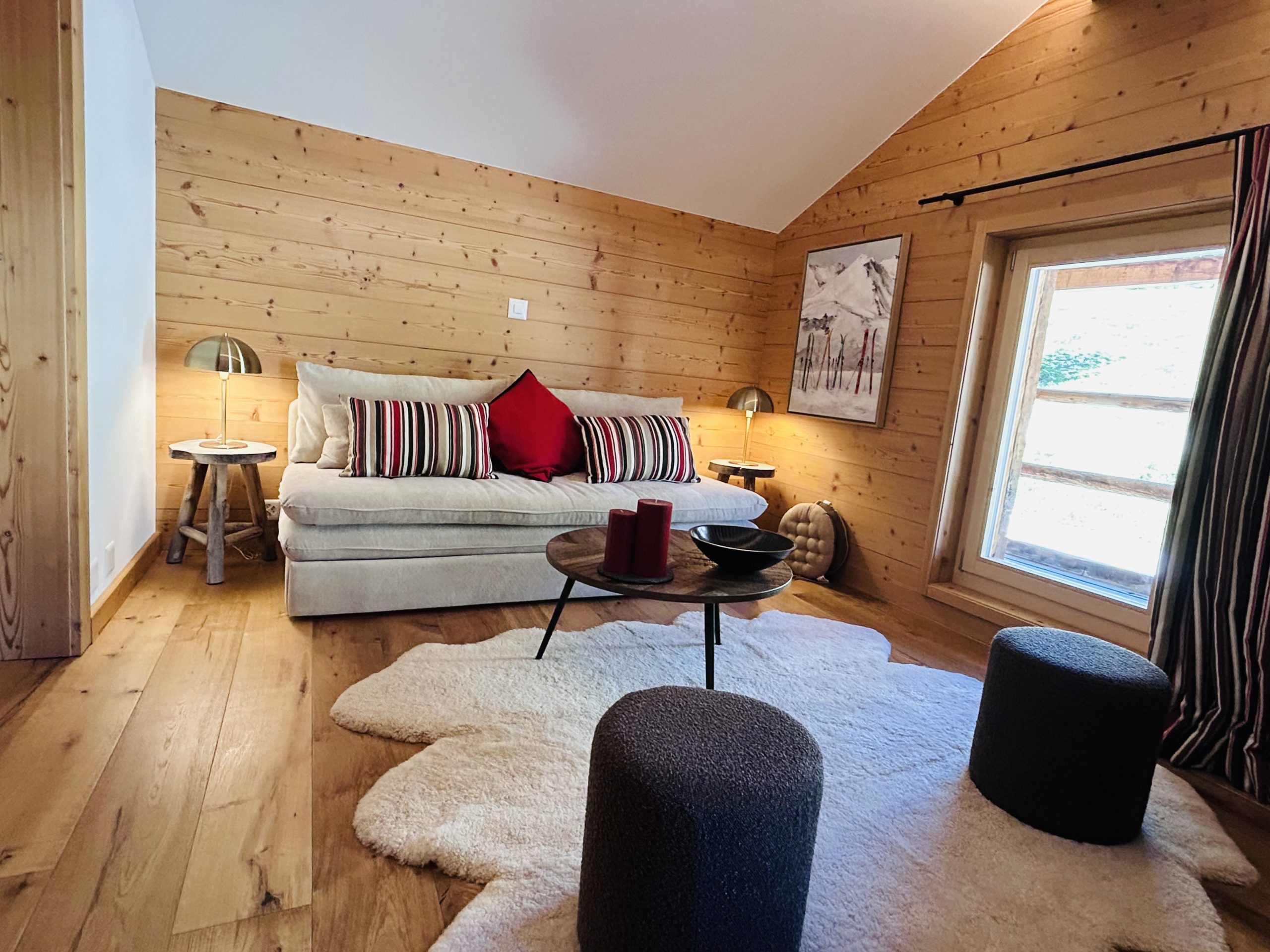 Aménagement et Décoration de chalet - Espace enfants coloré en orange