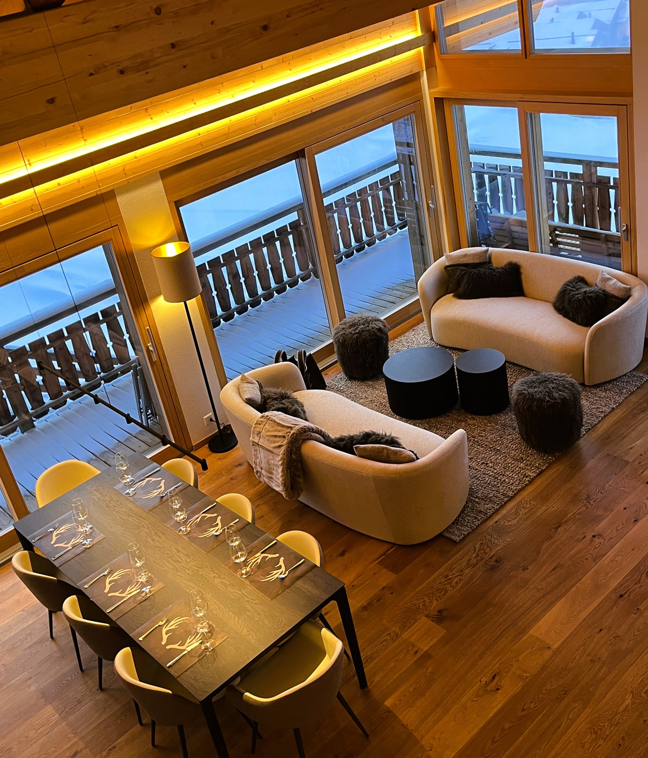 Projet d'aménagement et de décoration d'appartement de montagne Haute -Nendaz - Chambre avec armoire et lit sur mesure